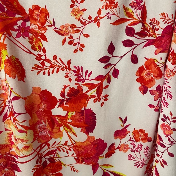 Floral Worthington Top! - Picture 3 of 7